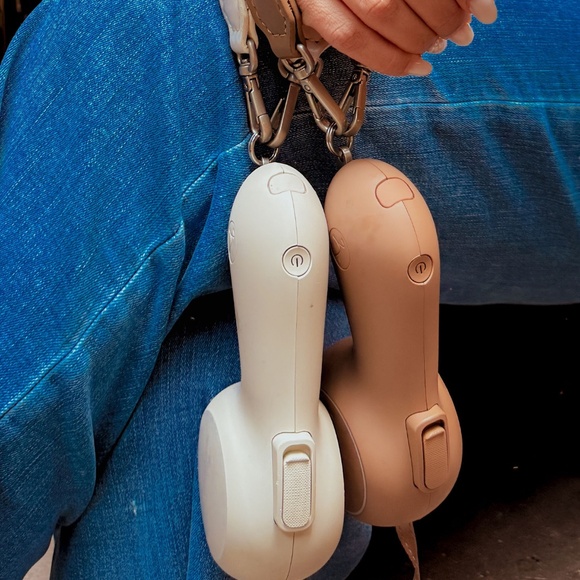 Leash with Hand Warmer & Power Bank Mocha Mousse ( NEW) - Picture 5 of 5